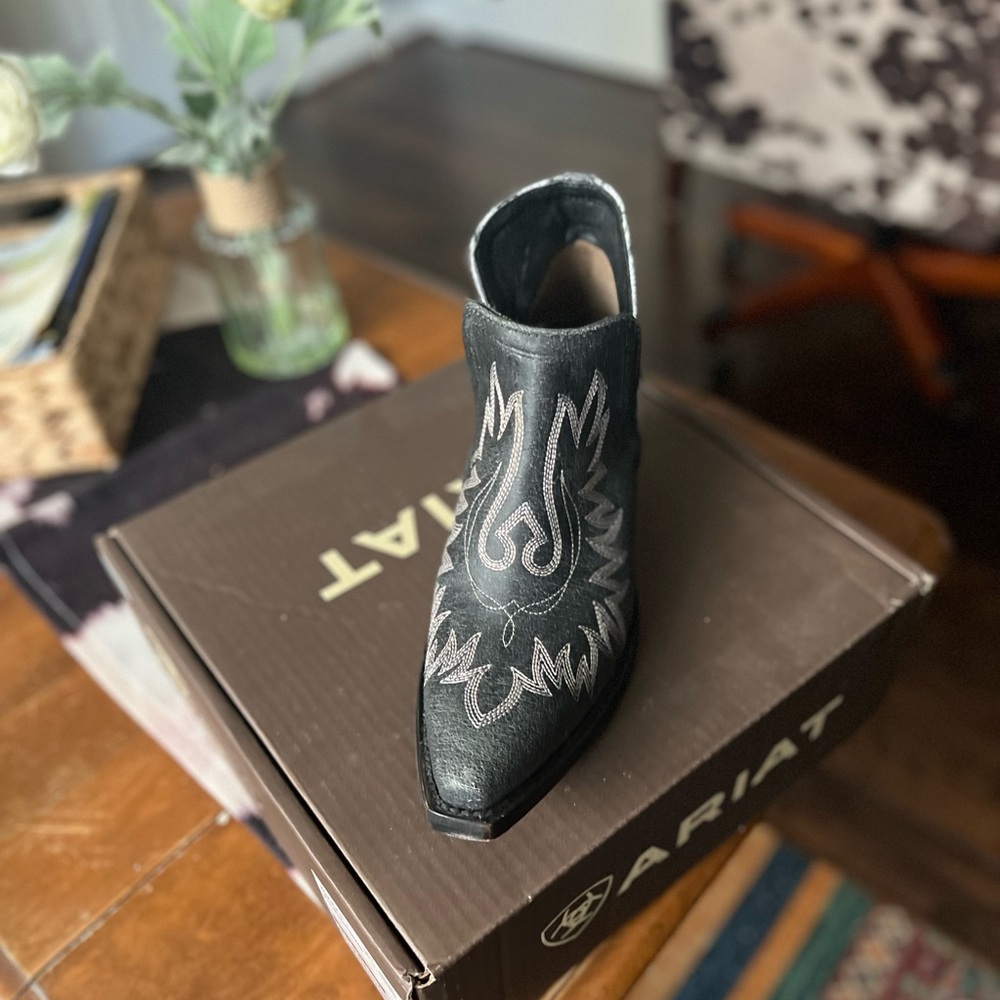 Women’s shoe boots ( cowboy ) ariat